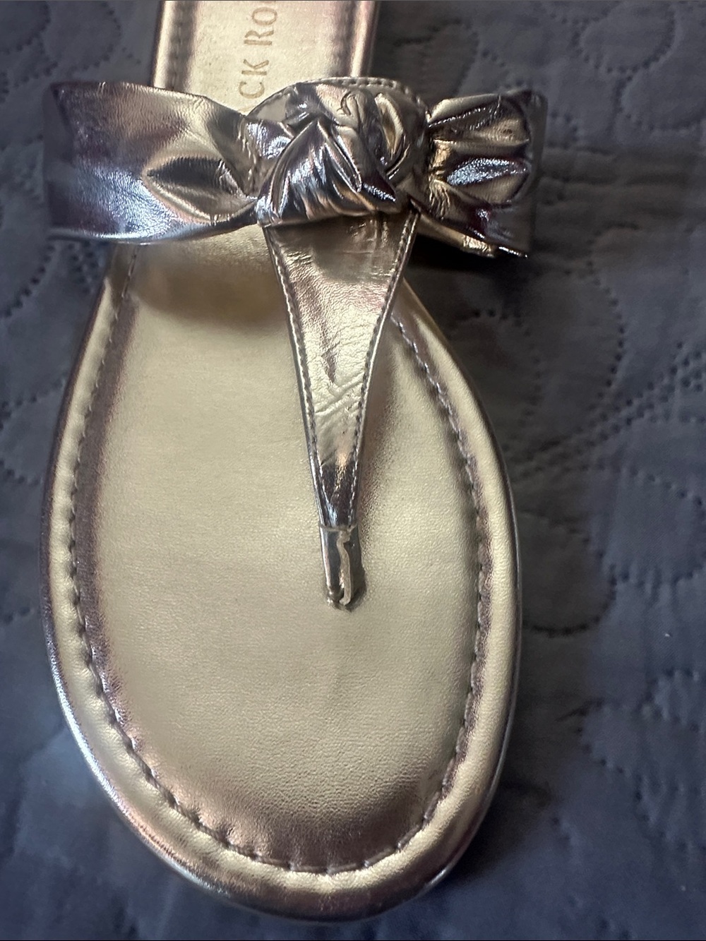 Jack Rogers Metallic Gold Knot Thong Sandals NWOT- Women's - Picture 2 of 6